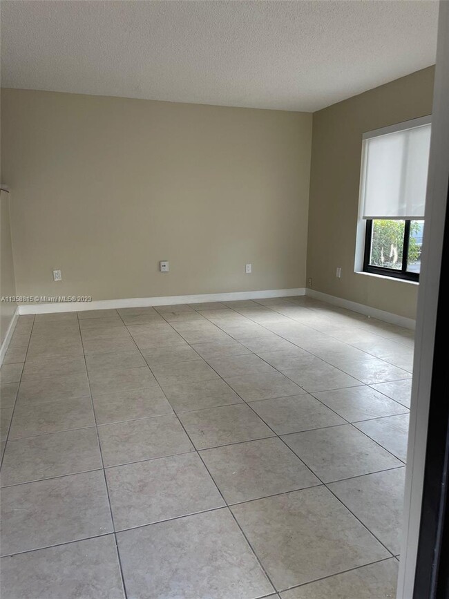 Building Photo - 4702 SW 67th Ave