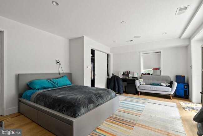 Building Photo - 3820 Argyle Terrace NW