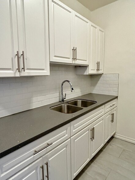 Building Photo - 1523 N McCadden Pl
