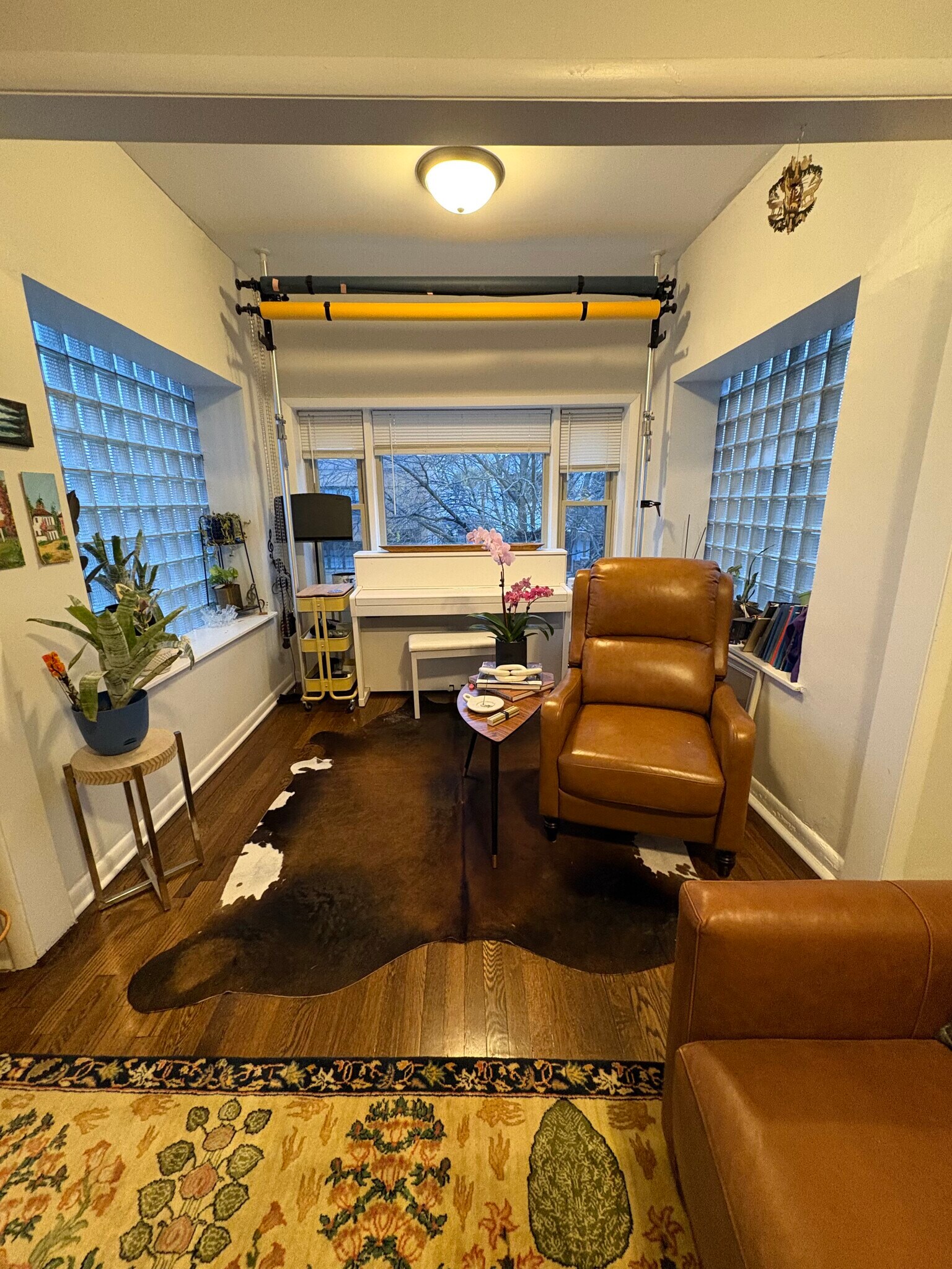 Building Photo - 4211 N Oakley Ave