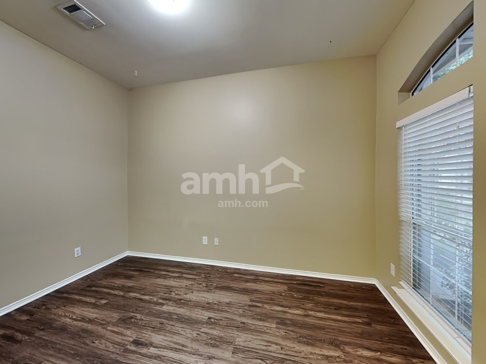 Building Photo - 1451 Sand Lake Ln