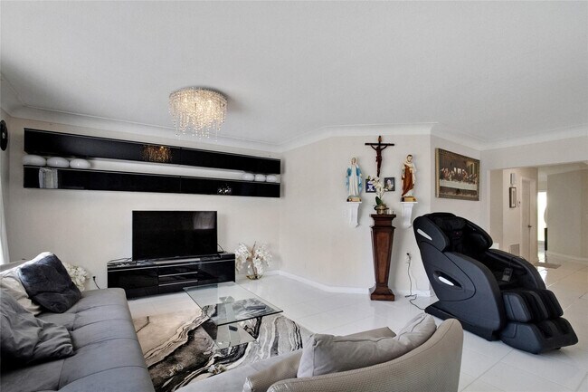 Building Photo - 1311 NE 27th Way