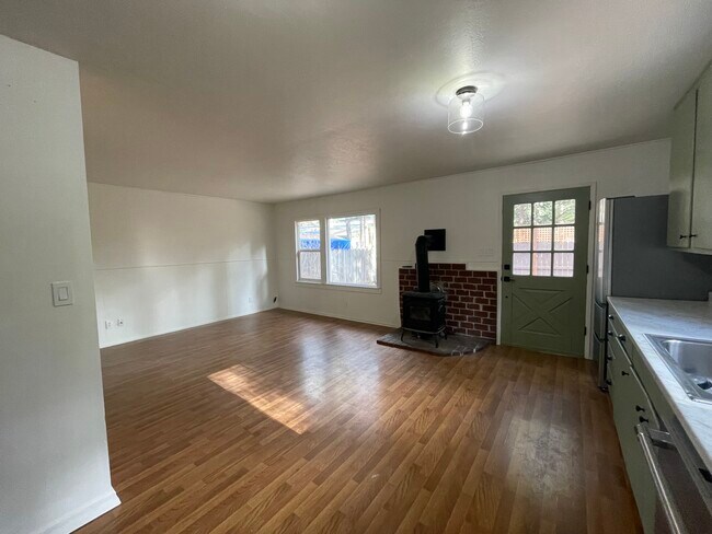 Building Photo - 917 Patricia Ln