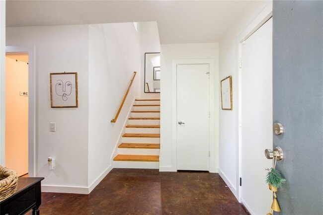 Building Photo - 241 Maynard Terrace SE