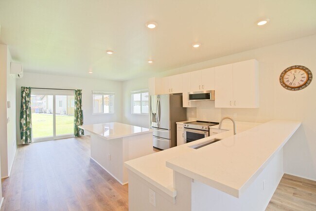 Building Photo - Ikena-Ho'opili/4 BD/2.5 BA/4 PK/ Available May 1