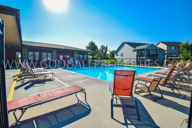 Building Photo - 3 Bedroom 2 Bath Townhome end unit in Glenn Village!!!