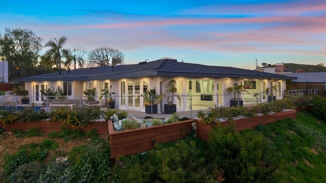 Building Photo - 2900 Lakeridge Dr