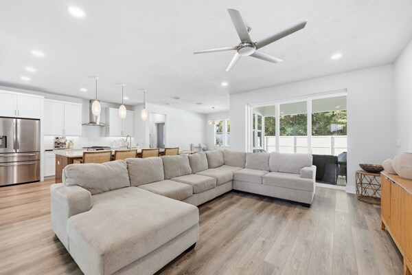 Building Photo - 534 SW 145th Dr