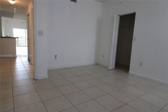 Building Photo - 6020 W Sample Rd