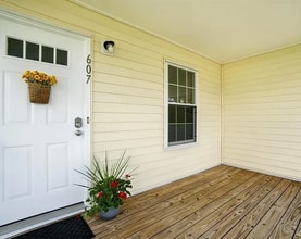 Building Photo - 607 Pylon Ct