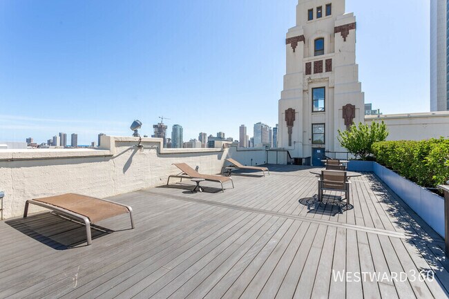 Building Photo - 758 N Larrabee-726