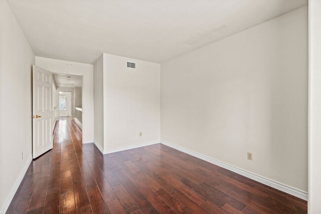 Building Photo - 471 Lorenzo Dr