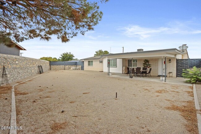 Building Photo - 2912 Hector Dr