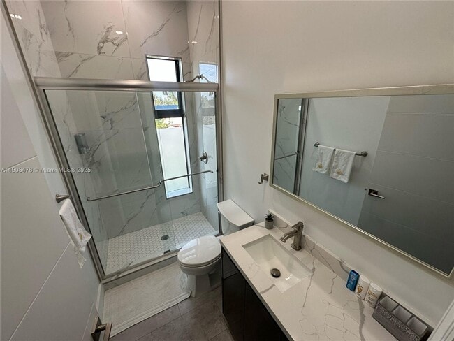 Building Photo - 2342 McKinley St