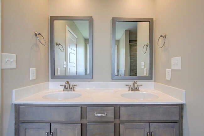 Building Photo - 1121 Cardinal Creek Dr