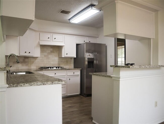 Building Photo - 915 Valley Ranch Dr