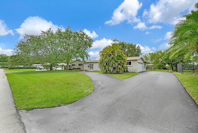 Building Photo - 8240 SW 141st St