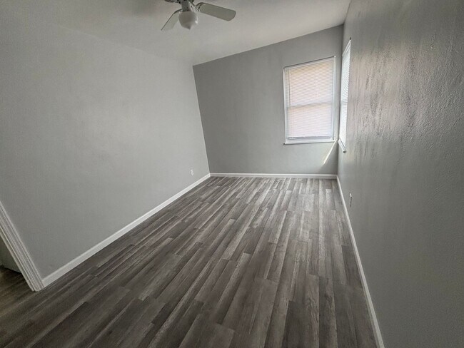 Building Photo - Section 8 welcome