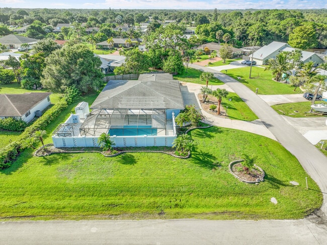 Building Photo - 154 SE Naranja Ave