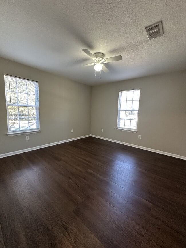 Building Photo - 128 Branch St