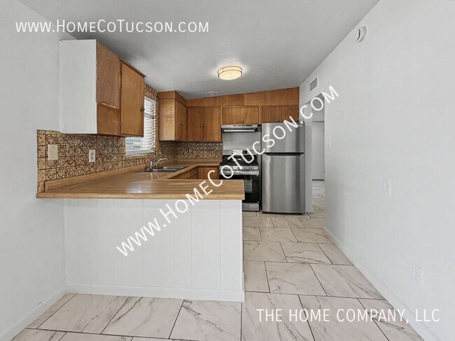 Building Photo - 6225 E Calle Aurora