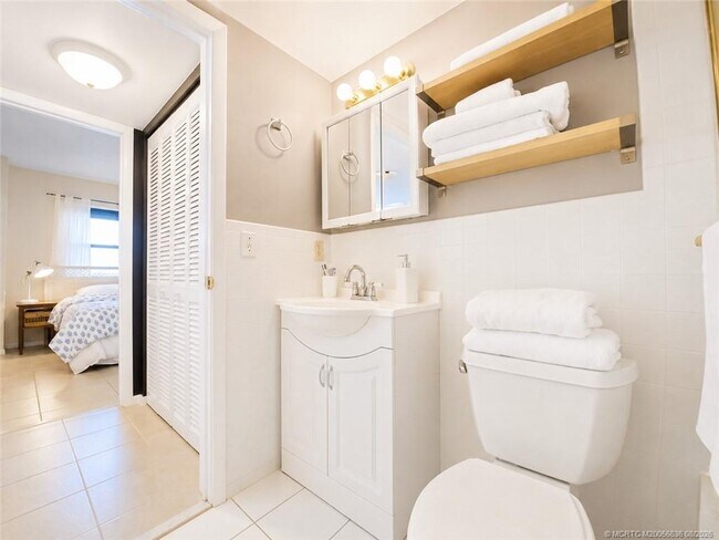 Building Photo - 7380 S Ocean Dr