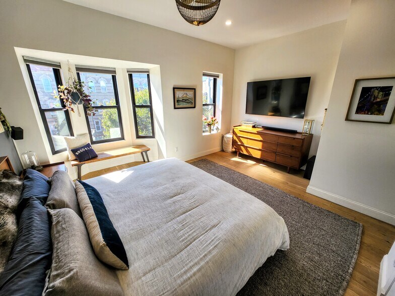 Building Photo - 917 Jefferson Ave