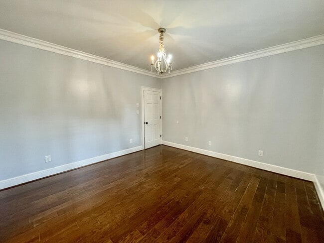 Building Photo - 4 Bed, 4 And A Half Bath Nest In Haymount