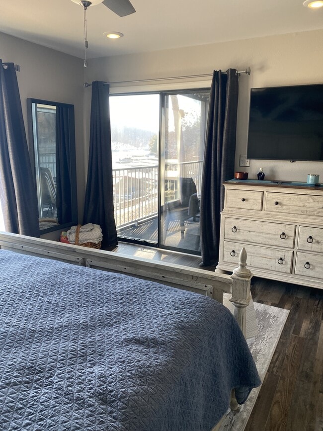 Building Photo - 611 Lazy Days Rd