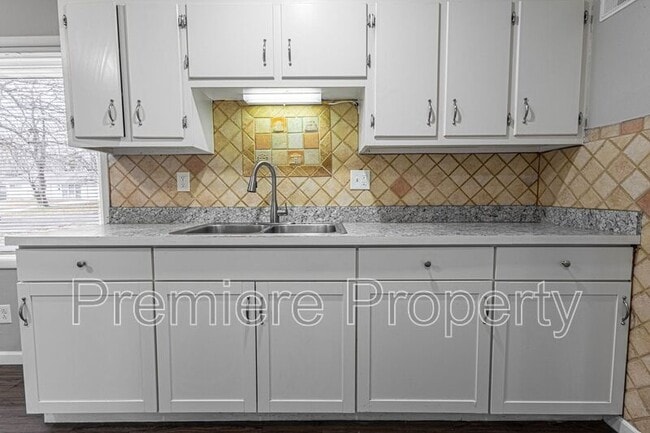 Building Photo - 7607 E 110th St