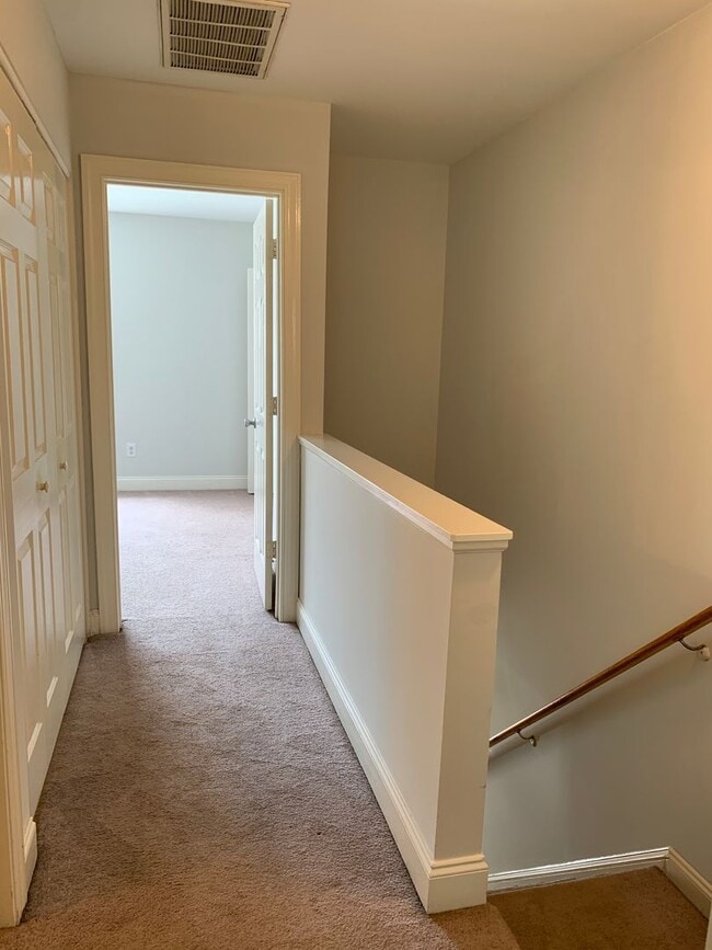 Building Photo - 2 Bedroom 1.5 Bath Townhome in Pleasant Gr...