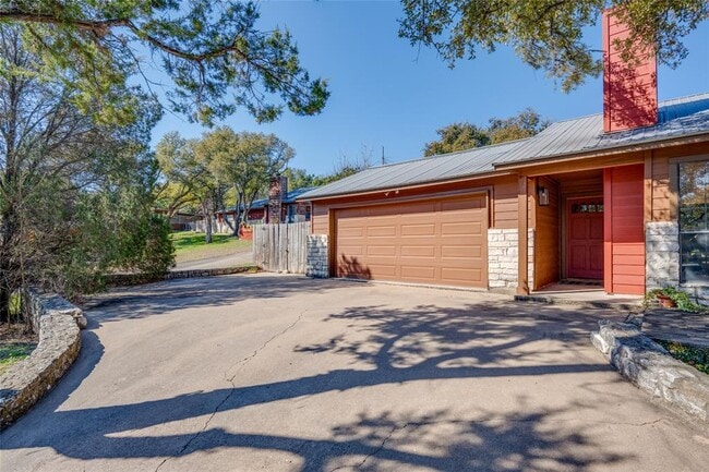 Building Photo - 6936 Chinook Dr
