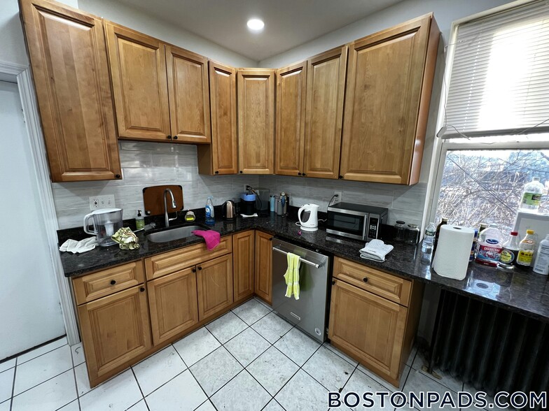 Building Photo - 16 Copenger St