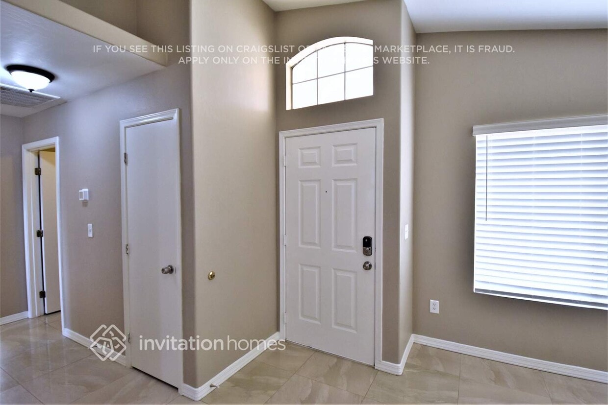 Building Photo - 836 E Morelos St