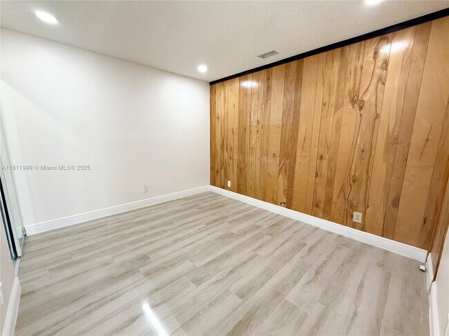 Building Photo - 9788 NW 3rd Manor