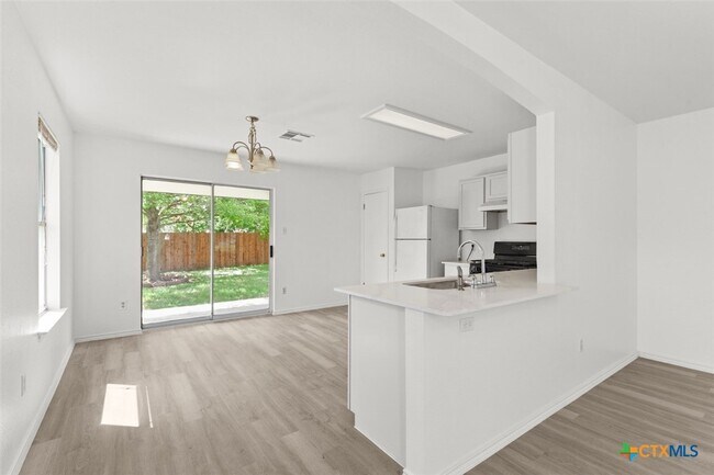 Building Photo - 112 James Lin Cir