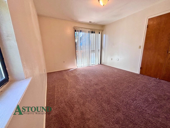 Building Photo - 311 Country View Ln