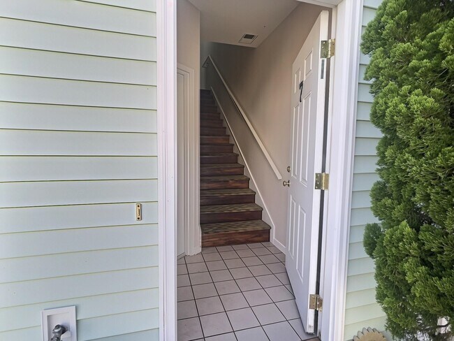 Building Photo - 6500 Colonial Dr