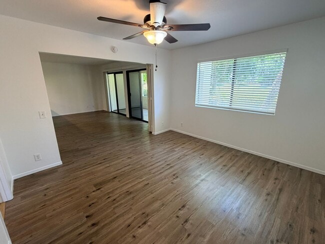 Building Photo - Charming One Bedroom Condo At Riviera Gardens.