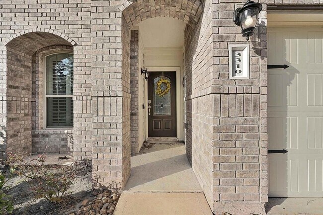 Building Photo - 3310 Pine Chase Dr