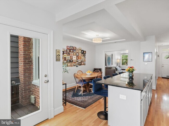 Building Photo - 1813 Bay St SE