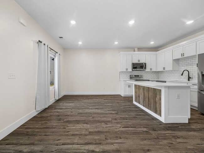 Building Photo - Charming 3 Bedroom Home in Spartanburg – Modern Upgrades & Stylish Finishes