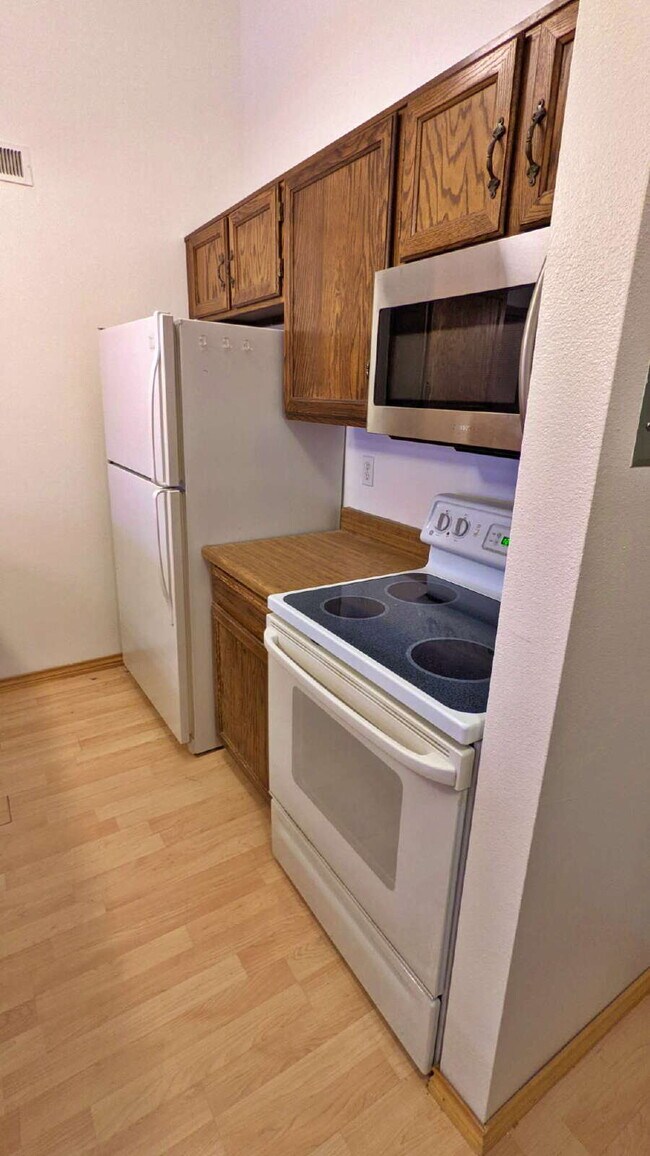 Building Photo - Spacious 2 Bedroom 1 Bath Condo In Cherry Creek School District!! 2nd Floor Balcony! Extra Storag...