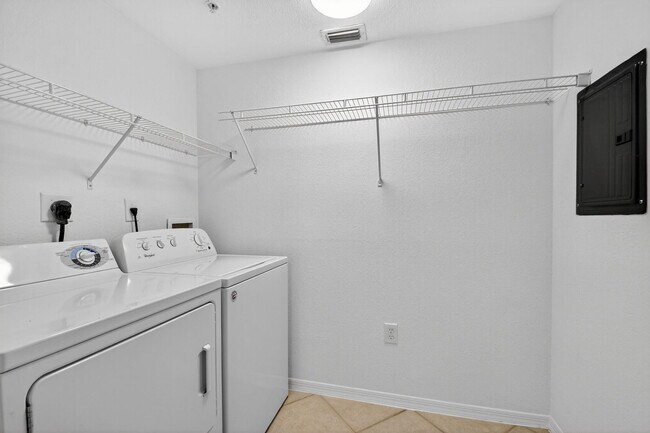 Building Photo - 6511 Emerald Dunes Dr
