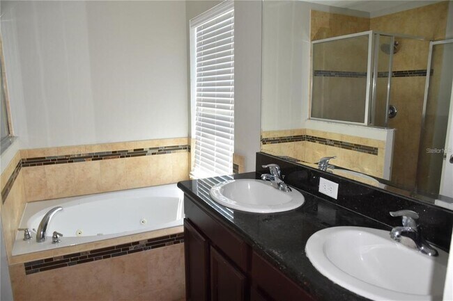 Building Photo - 711 Meadow Glade Dr