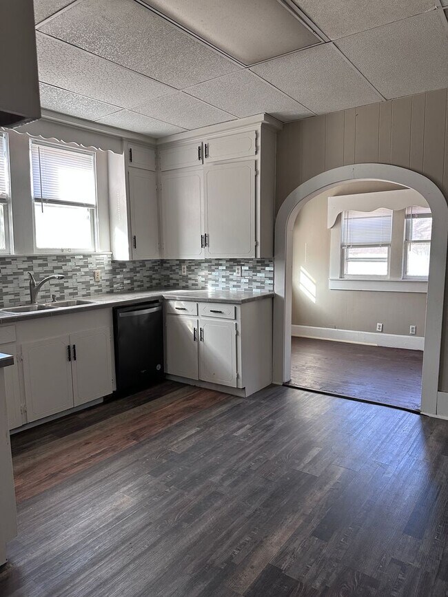 Building Photo - 2416 Walworth - House