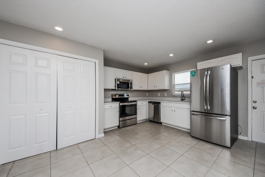 Building Photo - 818 San Jose Ct