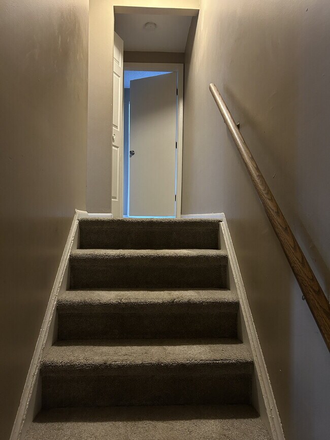 Building Photo - Charming 2-Bed Condo Retreat with 1.5 Baths in Prime Greenwood Location – 1088 Sq Ft of Comfort!