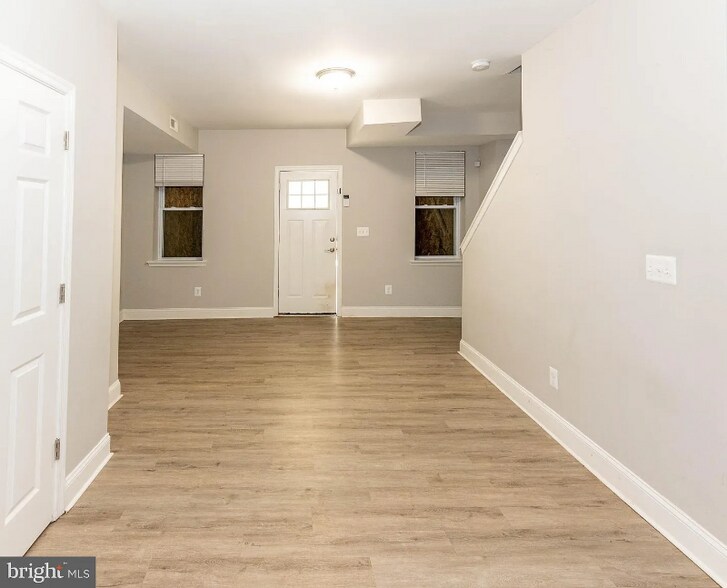 Building Photo - 3914 Ridgewood Ave