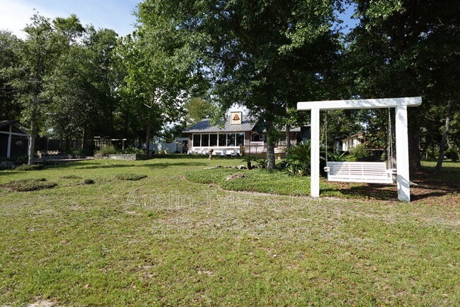 Building Photo - 444 Silver Lake N